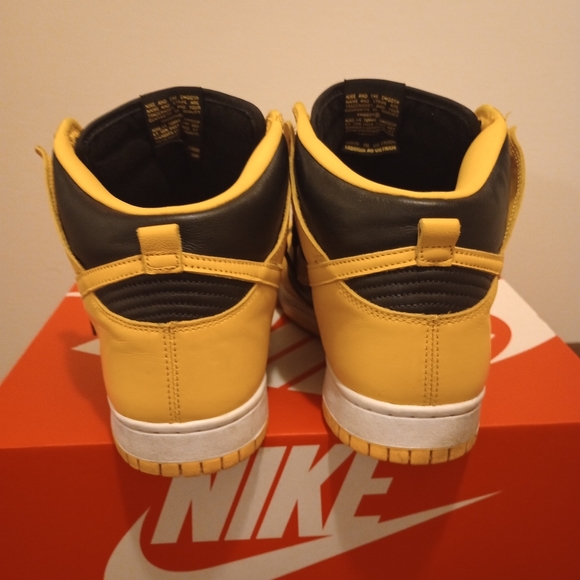 Dunk High Varsity Maize (like Wu-Tangs) Size 11 - Picture 4 of 6